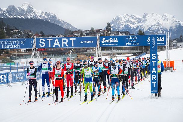 ganghoferlauf-2024-manner-aufgereiht-am-start--1