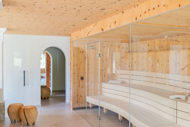 laerchenhof-natur-sauna-bereich-mit-flur-1