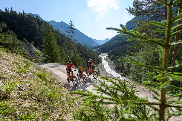 mit-dem-e-bike-im-karwendel-scharnitz-3-2-1