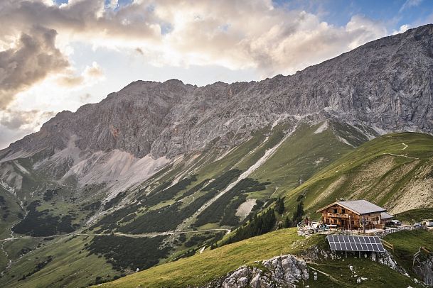 rotmoosalm-im-gaistal-beim-sonnenuntergang-2-1