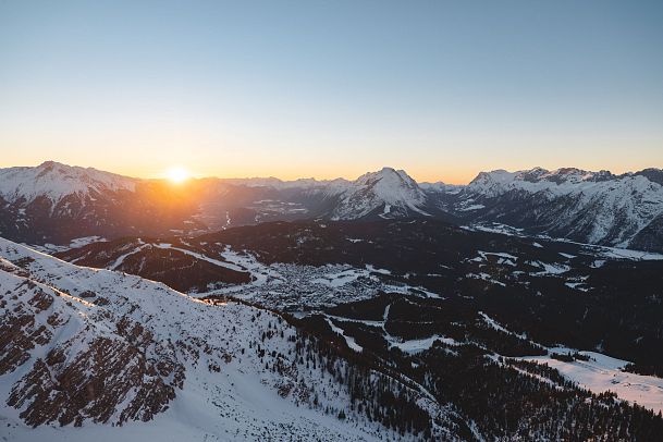 sonnenuntergang-in-der-region-seefeld-seefelder-spitze-blick-auf-tirols-hochplateau-1