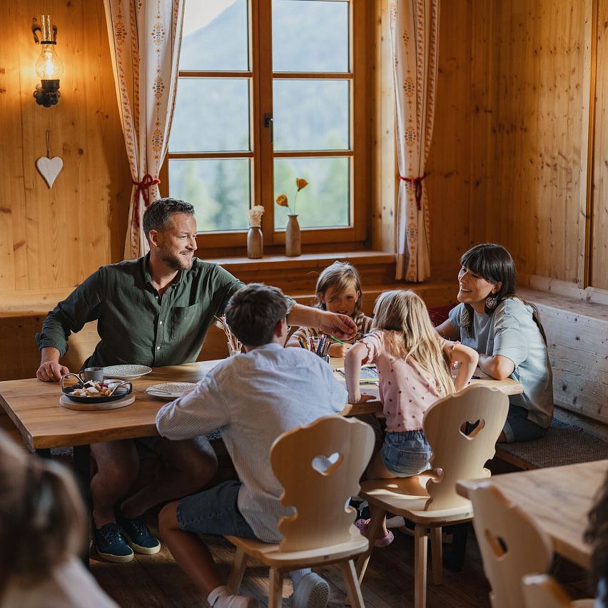 Hüttenflair für Familien – authentisches Almleben selbst entdecken