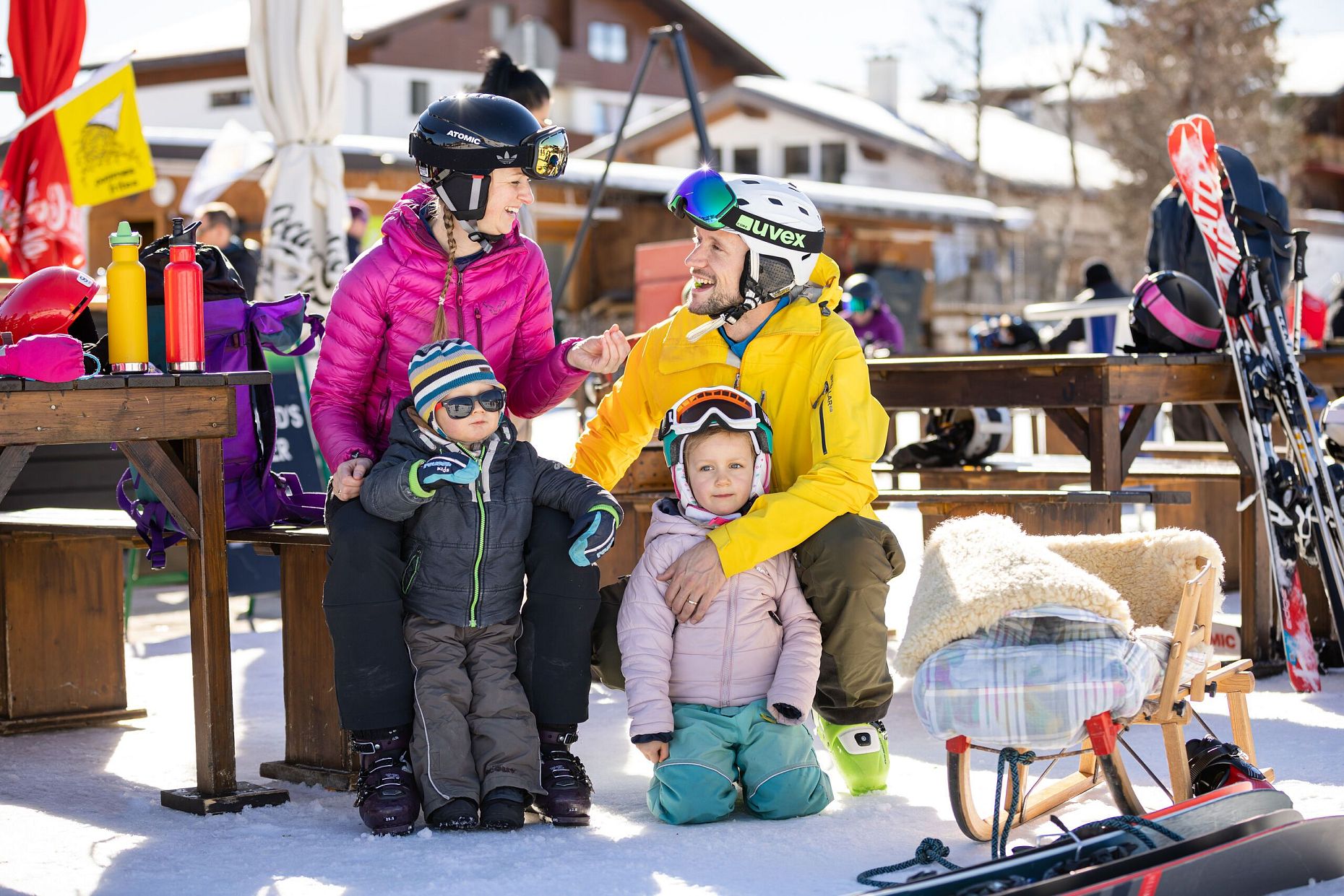 Familien-Skifahren in der Region Seefeld - Familie bei Pause auf dem Geigenbühel (1)