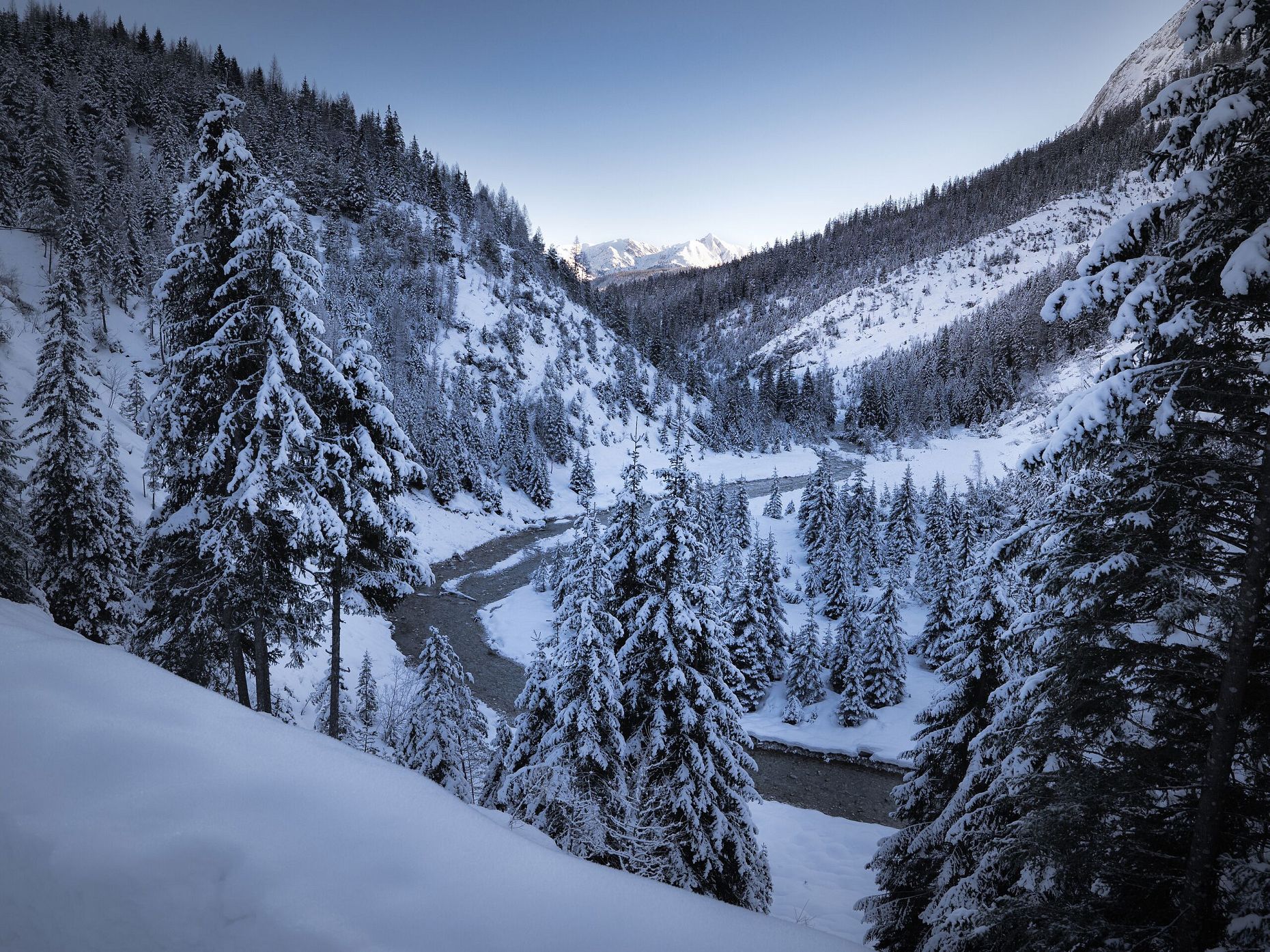 Gaistal Natur im Winter - Flusslauf mit Blick Richtung Leutasch