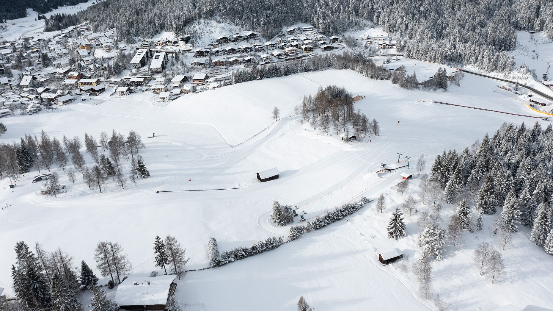 Skigebiet Geigenbühel und Birkenlift in Seefeld von oben - Luftaufnahme