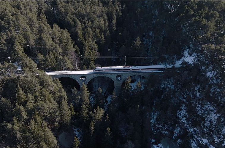 anreise-in-die-region-seefeld-ice-tunnel-bruecke