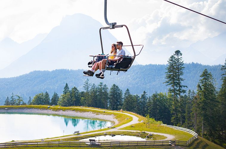 auffahrt-auf-den-gschwandkopf-mit-dem-sessellift-paar-vor-hohe-munde-und-speichersee-8