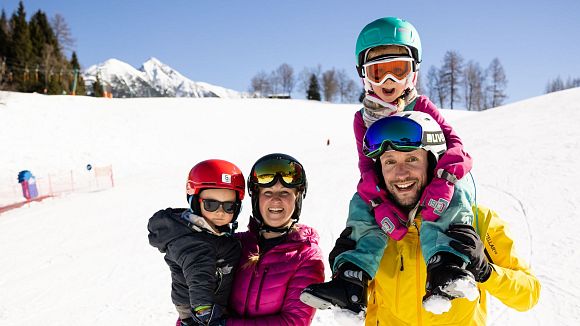 slider-familien-skifahren-in-der-region-seefeld-familien-portrait-birkenlift-6