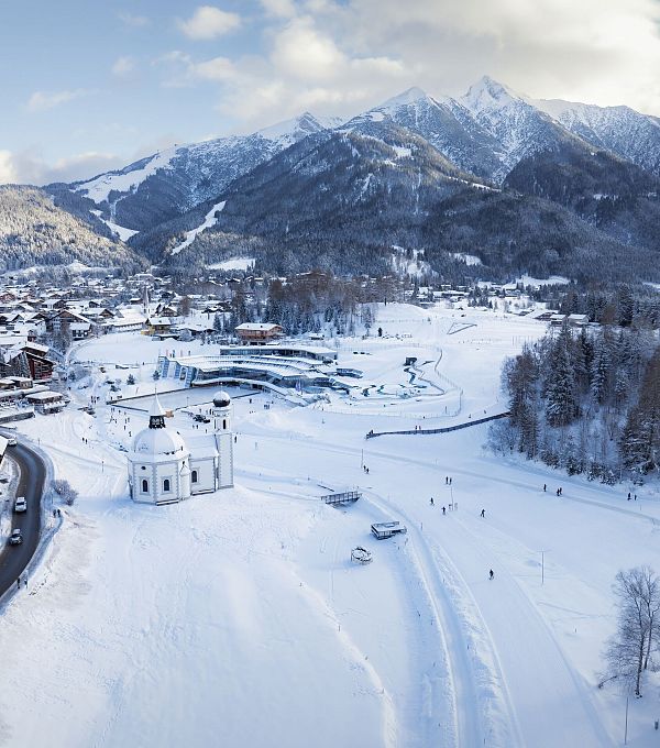 drohnenaufnahme-seefeld-im-winter-seekirchl-a1-loipe-und-reither-spitze-5