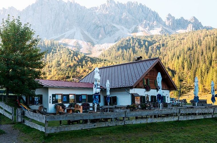 eppzirler-alm-bei-herbstlichem-sonnenaufgang-2