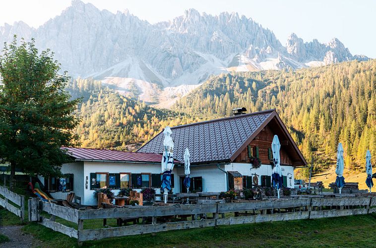 eppzirler-alm-bei-herbstlichem-sonnenaufgang