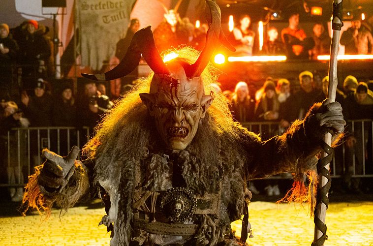 krampustreiben-seefeld-2022-verkleidung-mit-details