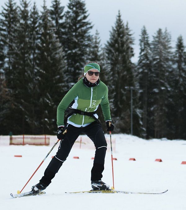 langlaeuferin-auf-der-snowfarming-loipe-1-7