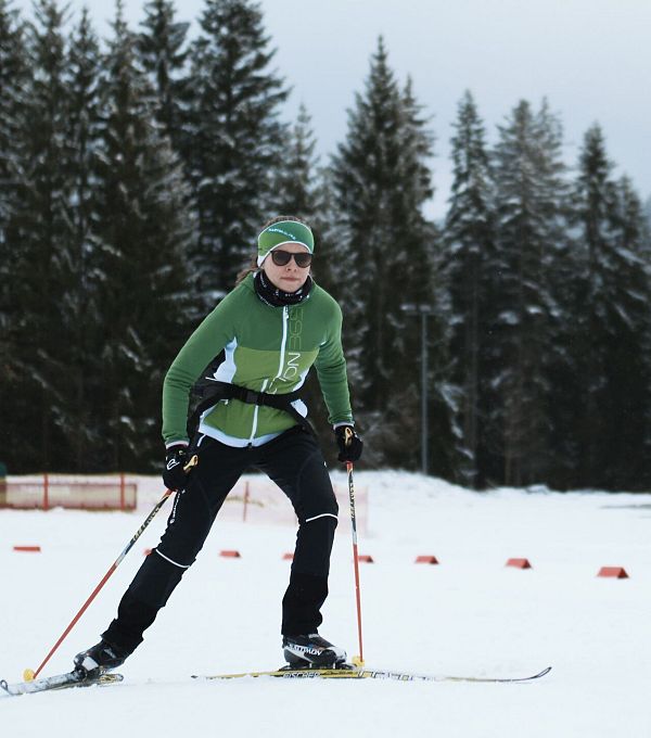 langlaeuferin-auf-der-snowfarming-loipe-1-9