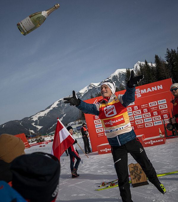 nordic-combined-triple-2023-award-ceremony-herren-sonntag-lamparter-champagner-1-1