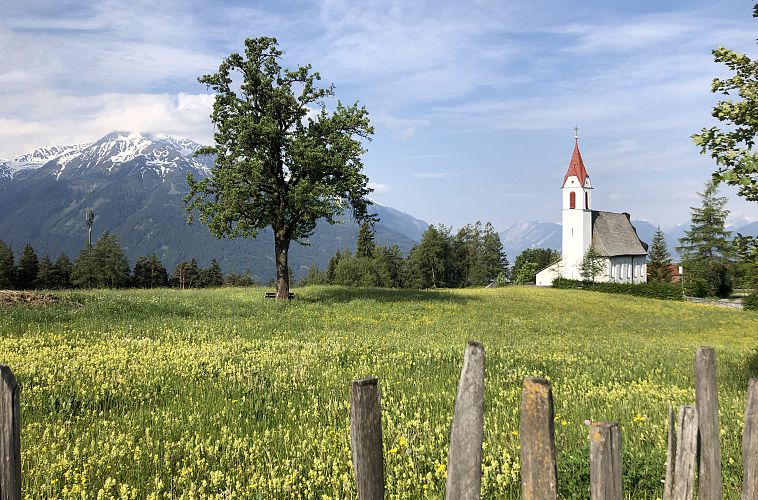 pfarrkirche-im-sommer-moesern-2