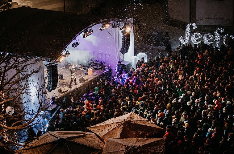 publikum-beim-schneefest