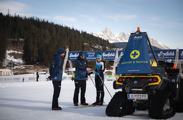 seefeld-loipenservice-kontrollstituation-neben-rescue-quad