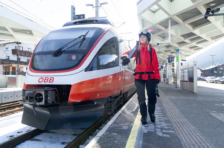 ski-mobility-in-seefeld-ankommen-am-bahnhof