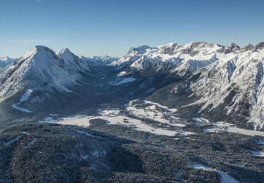 sub1-blick-auf-leutasch-und-ins-gaistal-im-winter-1