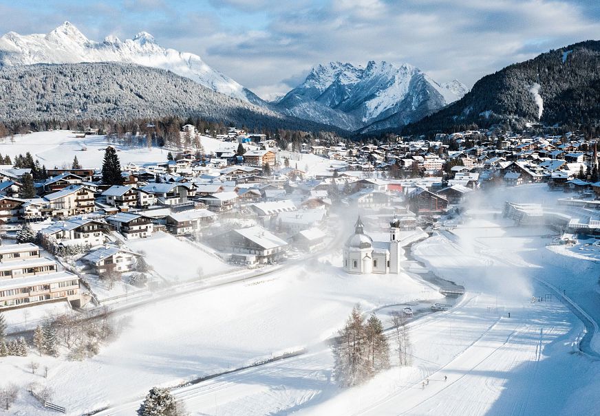 sub1-neuschnee-mit-blick-auf-die-loipen-und-das-seekirchl