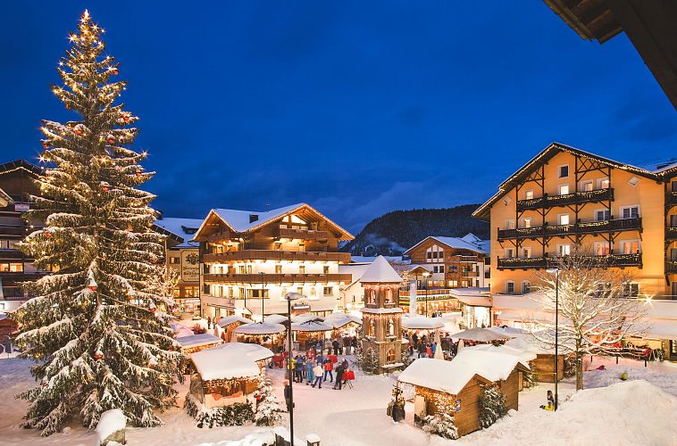 weihnachtsmarkt-seefeld-mit-weihnachtsbaum-1-1