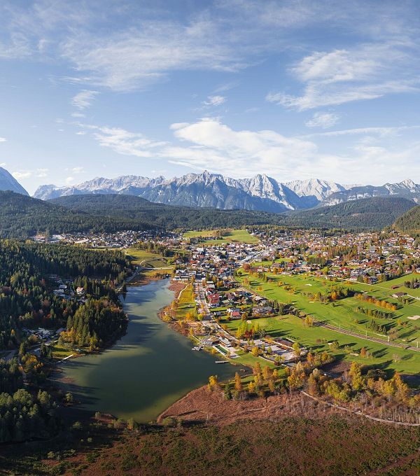 wildsee-im-herbst-drohnenaufnahme-panoramaaufnahme-1-1