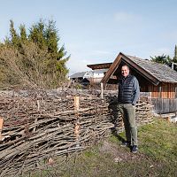 plateau-pionier-projekt-hotel-bergland-totholzhecke-portrait-markus-daschil-1