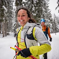 wintertrailrunning-in-der-region-seefeld-glueckliche-laeuferin-2